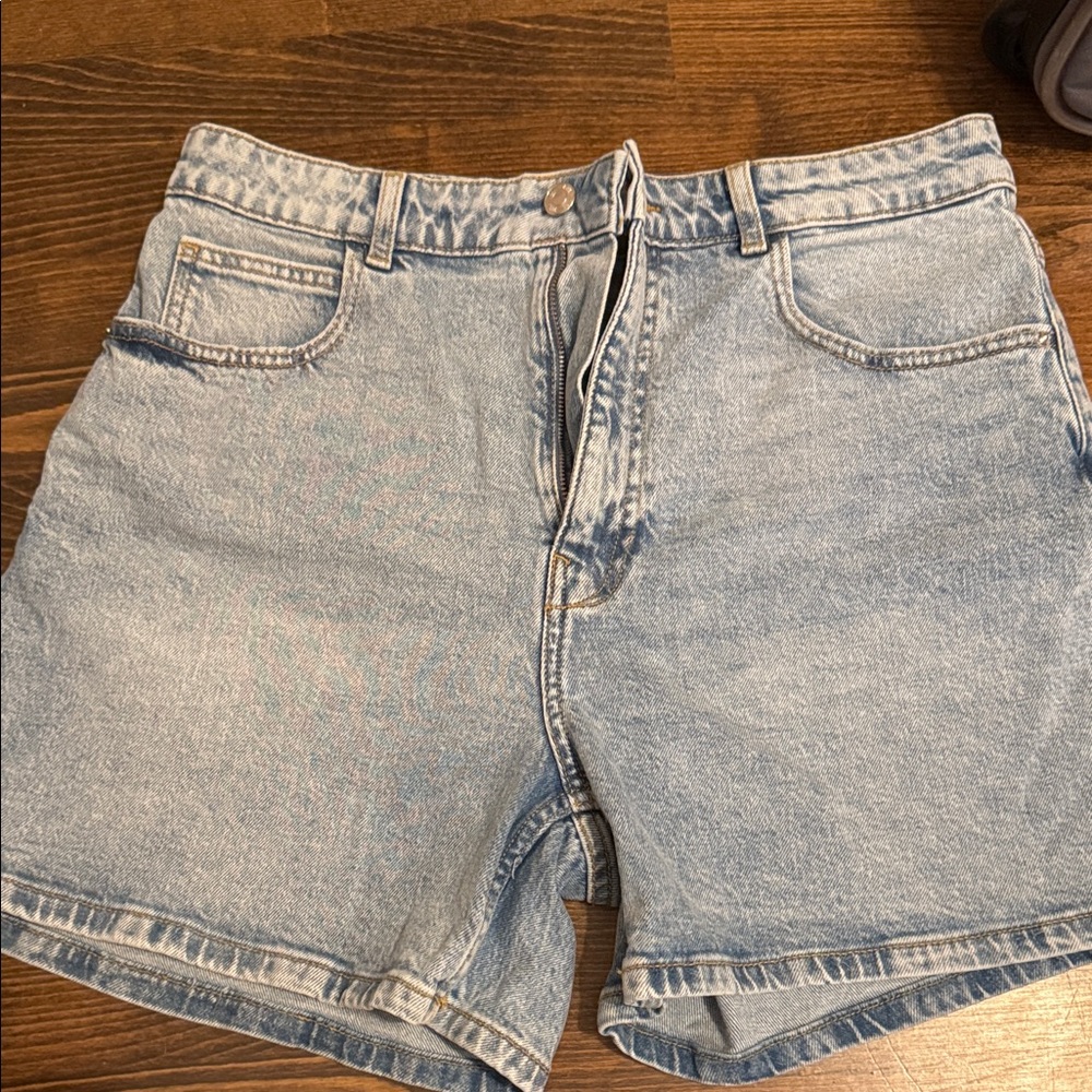 Zara Women's Light Blue Denim Shorts